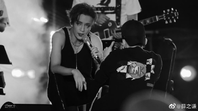 魔都制躁音乐节 晚安啦 我去赶路啦 大家安全回家哦～ ​​​